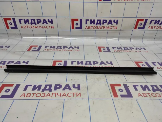 Накладка (уплотнитель) стекла двери передней левой Volvo XC90 30745497.