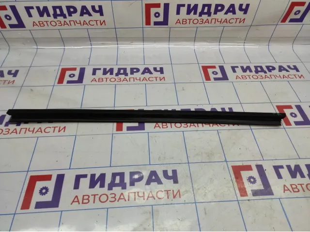 Накладка (уплотнитель) стекла двери передней правой Volvo XC90 30745498.