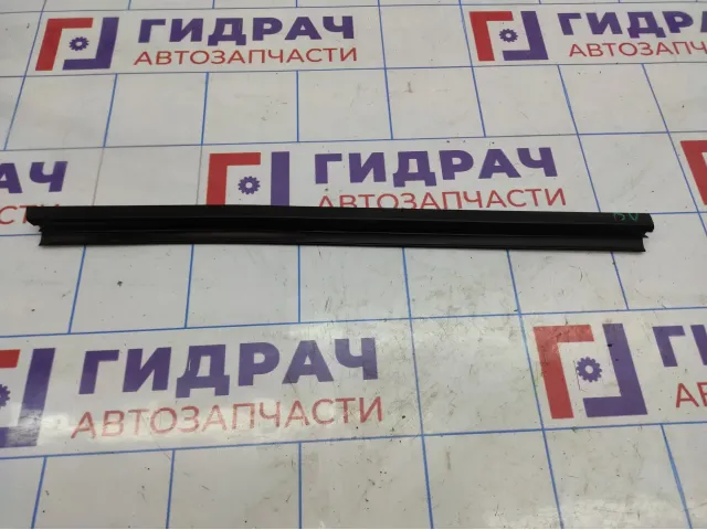 Накладка (уплотнитель) стекла двери задней левой Volvo XC90 30745497.