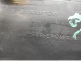 Планка под фонарь левая Volvo XC90 8620819. Царапины.