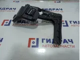 Направляющая заднего бампера левая Volvo XC90 8620566. Дефект.