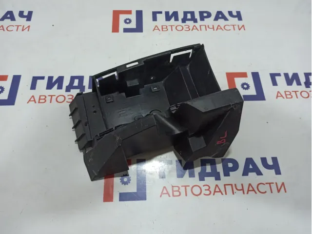 Кронштейн заднего бампера левый Volvo XC90 30678277.