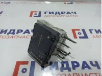 Блок ABS Volvo XC90 30643982. Дефект разъема.