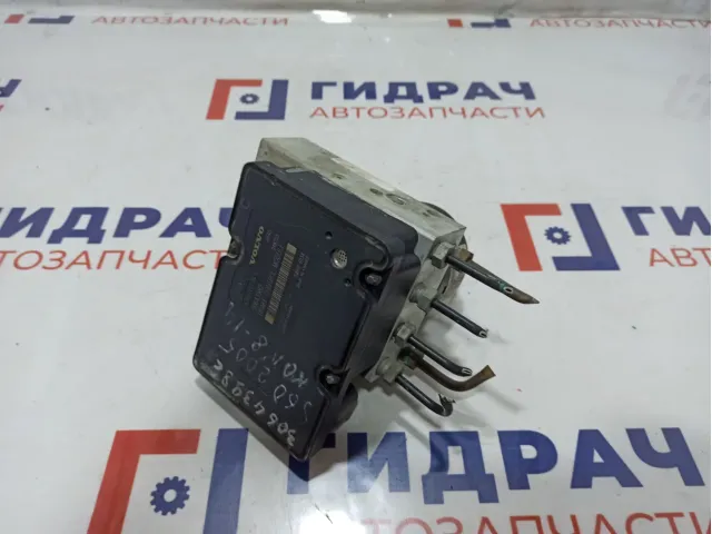 Блок ABS Volvo XC90 30643982. Дефект разъема.