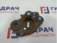 Кронштейн задней балки правый Volvo XC90 30714570.