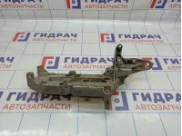 Кронштейн генератора Volvo XC90 8642196.