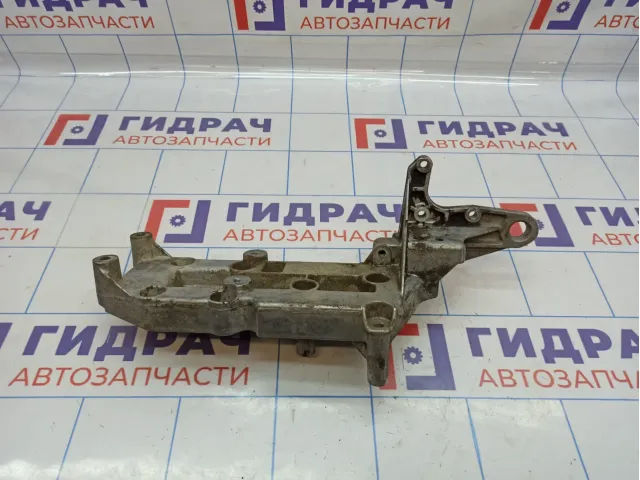 Кронштейн генератора Volvo XC90 8642196.