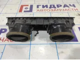 Дефлектор воздушный Volvo XC90 3409400. Центральный.