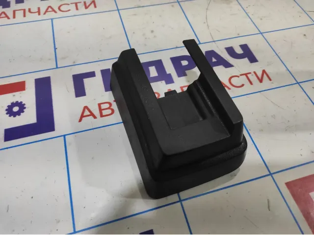 Накладка кронштейна сиденья левая Volvo XC90 30662546.