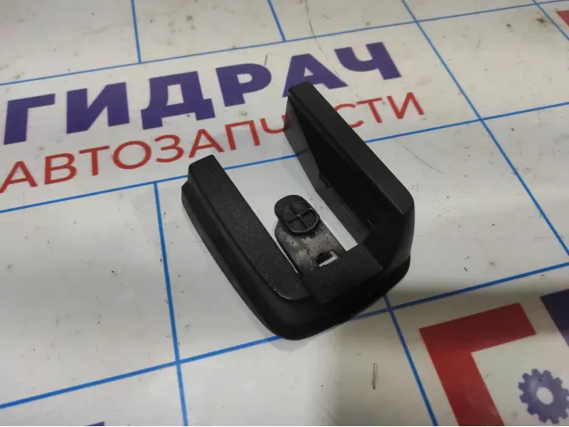 Накладка кронштейна сиденья правая Volvo XC90 30662557.
