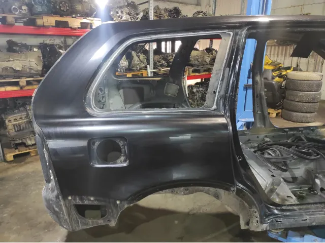 Крыло заднее правое Volvo XC90 .