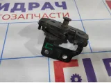Замок багажника Volvo XC90 30649107. Правый.