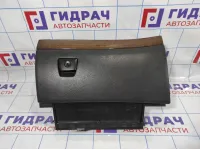 Бардачок Volvo XC90 3409421. Нет одного крючка защелки.