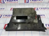 Бардачок Volvo XC90 3409421. Нет одного крючка защелки.