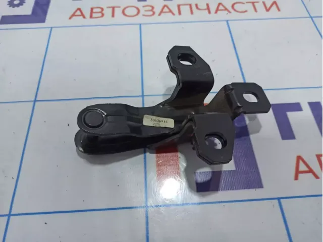 Ответная часть замка багажника левая Volvo XC90 30636912