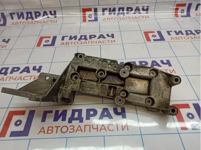 Кронштейн генератора Volvo XC90 8642196