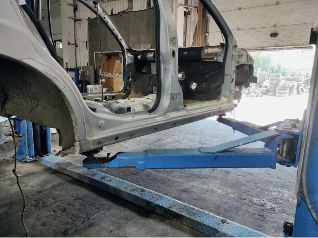 Порог со стойкой правый Vortex Estina