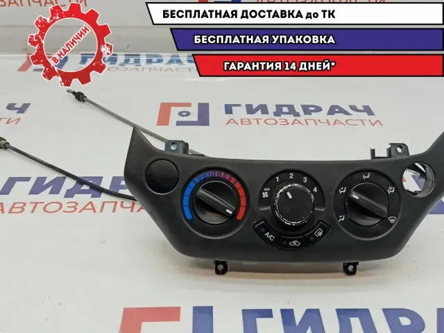 Блок управления отопителем ZAZ Vida . С тросиками. Сломано крепление.