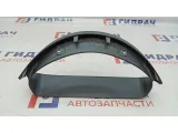 Накладка на панель приборов ZAZ Vida 96462878. Сломано крепление.