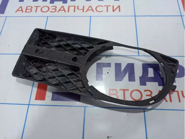 Решетка на противотуманную фару правая ZAZ Vida 96648782