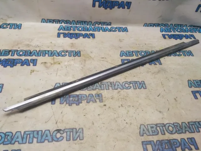 Накладка стекла переднего правого Audi A8 2003 4E0853284 Отличное состояние