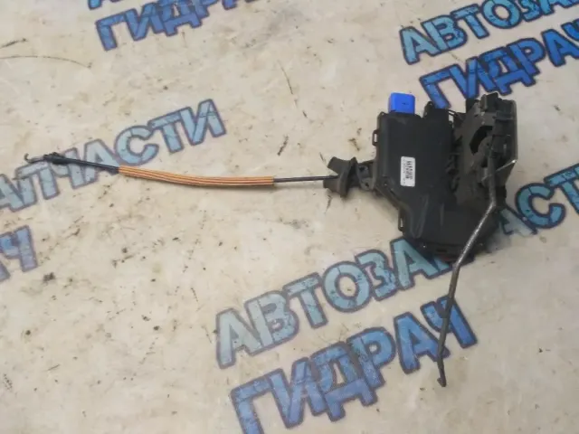 Замок двери передней правой Audi A8 2003 4E1837016  Отличное состояние