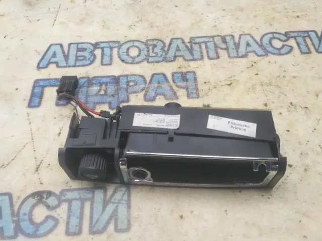 Пепельница передняя Audi A8 2003 4E0857951C Отличное состояние
