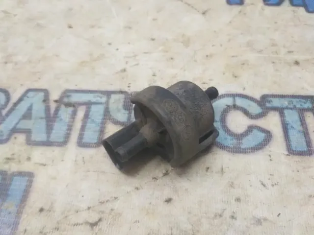 Клапан вентиляции топливного бака Audi A8 2003 077133459  Отличное состояние