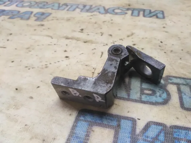Петля двери задней правой верхняя Audi A8 2003 4E0833402B Отличное состояние