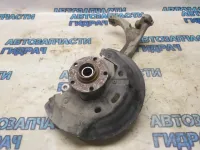 Кулак поворотный передний правый Audi A8 2003 4E0407254R Отличное состояние В сборе со ступицей.