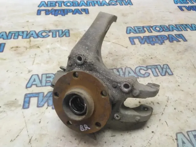 Кулак поворотный задний правый Audi A8 2003 4E0505436C Отличное состояние В сборе со ступицей.