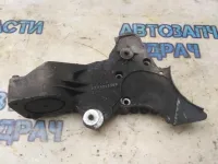 Кронштейн двигателя передний Audi A8 2003 077121235P Отличное состояние