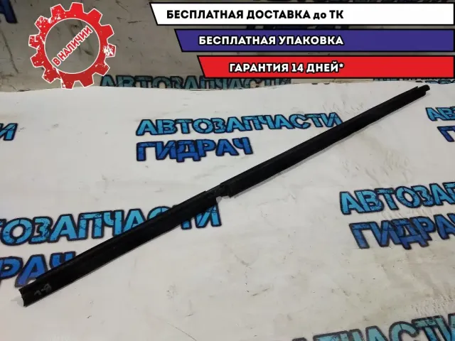 Накладка стекла заднего левого внутренняя Toyota Avensis 2007 6817405091 Отличное состояние
