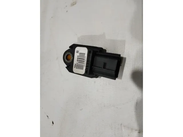 Датчик AIR BAG задний правый Toyota Avensis 2007 8983305020 Отличное состояние