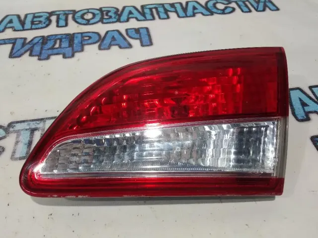 Фонарь задний внутренний правый Nissan Almera G15 265504AA1A.