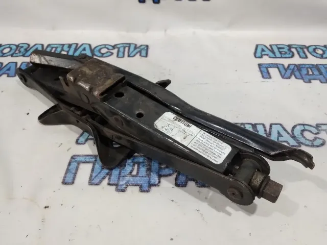 Домкрат Nissan Almera G15.