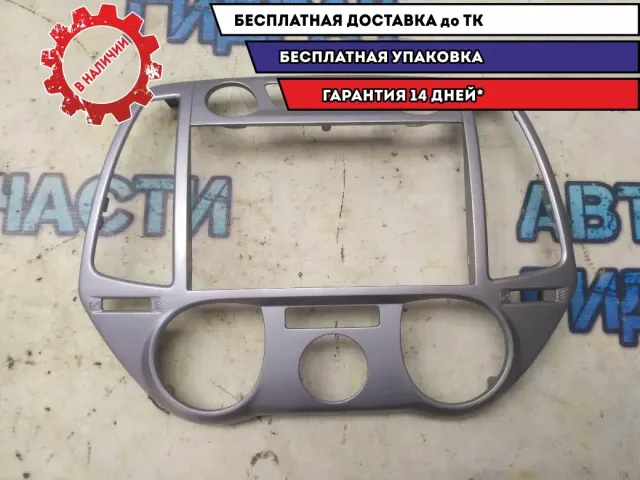 Накладка декоративная Hyundai i20 2010 847401J100UX Отличное состояние