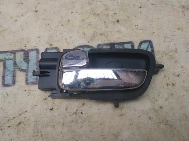Ручка двери внутренняя левая Hyundai i20 2010 826101J0009P Отличное состояние