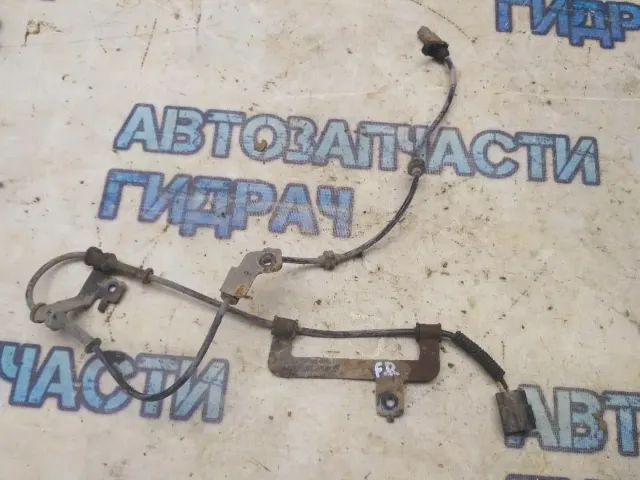Датчик ABS передний правый Hyundai i20 2010 956711J000