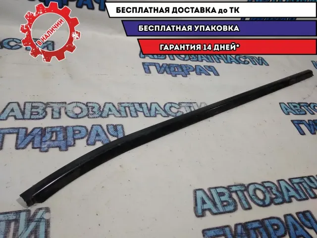 Накладка стекла переднего правого Kia Cerato 822201M000.