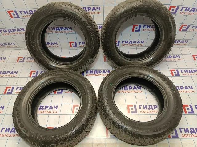 Комплект зимних шипованных шин Goodyear Ultra Grip 600 215/65/r16 4 шт.