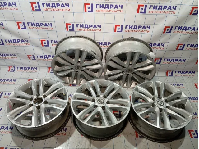 Комплект оригинальных литых дисков Nissan R20 6*139,7