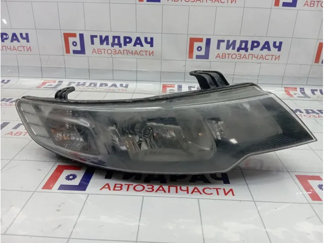 Фара правая Kia Cerato 2 921021M020