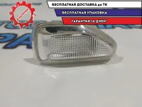 Повторитель на крыло левый Renault Sandero 2. 261651140R.