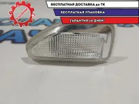 Повторитель на крыло правый Renault Sandero 2. 261601801R.