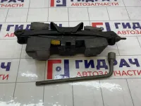 Домкрат Toyota Camry XV40 Домкрат Toyota Camry XV40