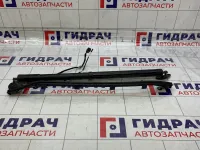 Амортизатор крышки (двери) багажника левый Volkswagen Touareg II 7P6827851C