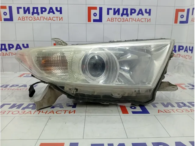Фара правая Toyota Highlander 8113048A30