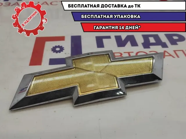Эмблема на крышку багажника CHEVROLET AVEO (T300) 95122466. Трещина.