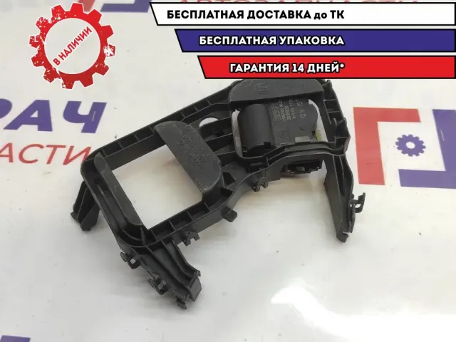Моторчик заслонки отопителя Skoda Rapid (NK6) 6R0907511D. С кронштейном.